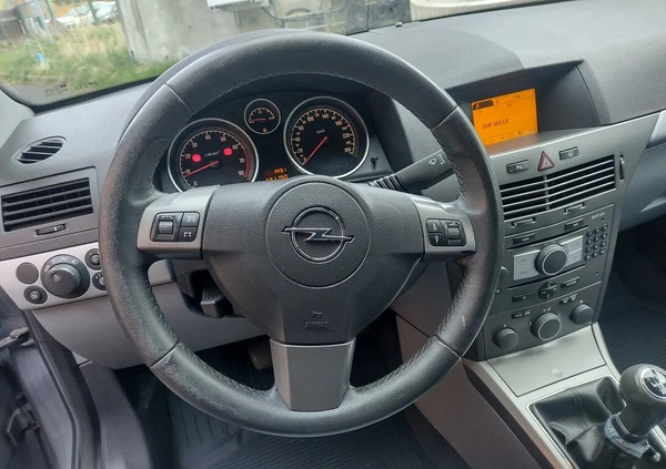 Opel Astra cena 11600 przebieg: 231000, rok produkcji 2006 z Wałbrzych małe 211